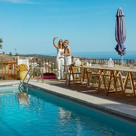 וילה Alella, 5 Bedrooms & Pool