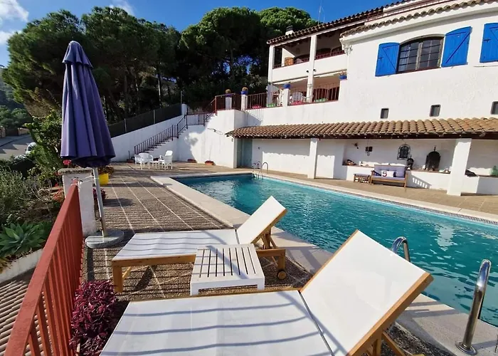Villa Alella, 5 Bedrooms & Pool Alella